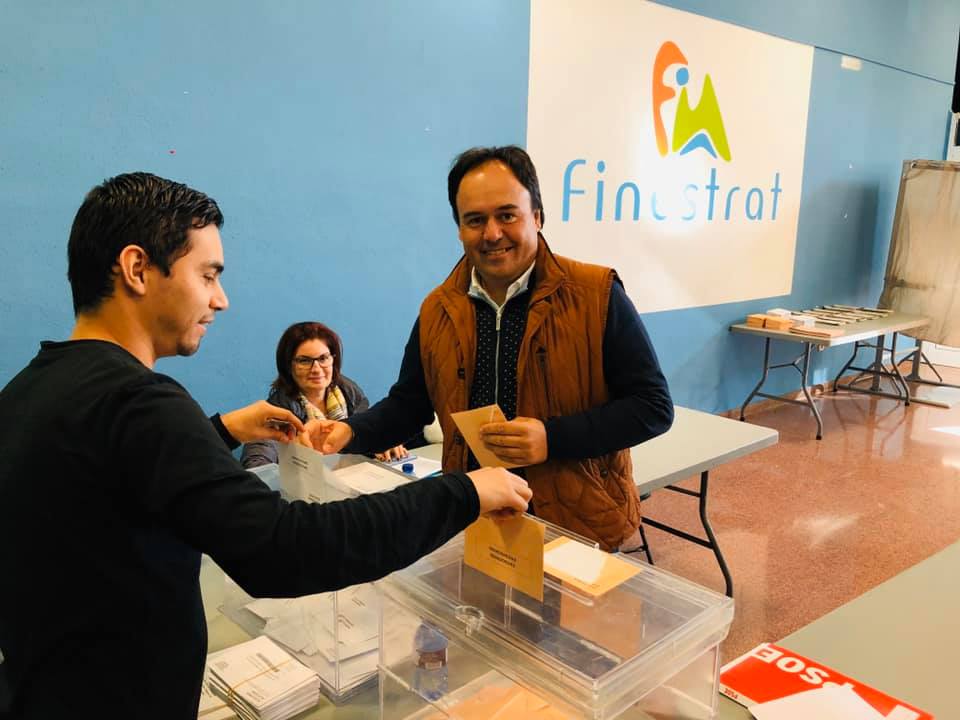 Juanfran Pérez Llorca vota en la jornada electoral 10N